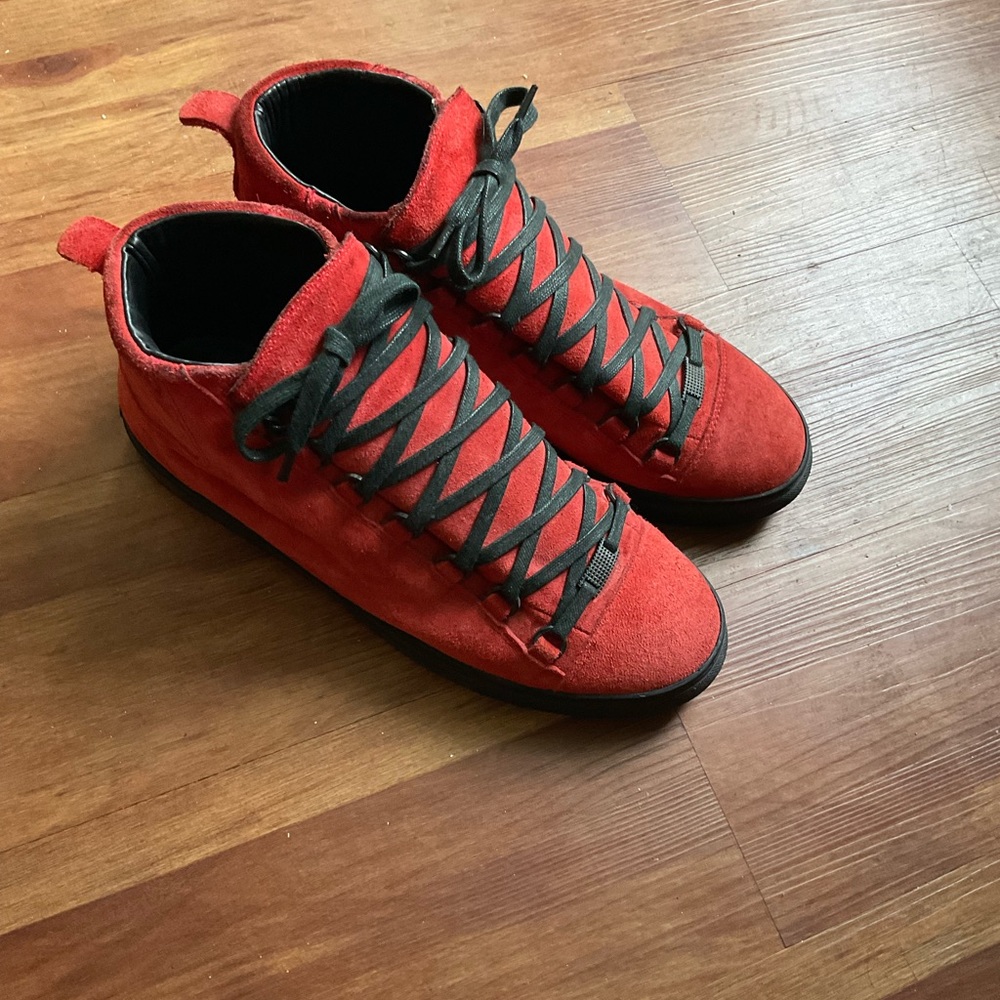 Balenciaga arenas.